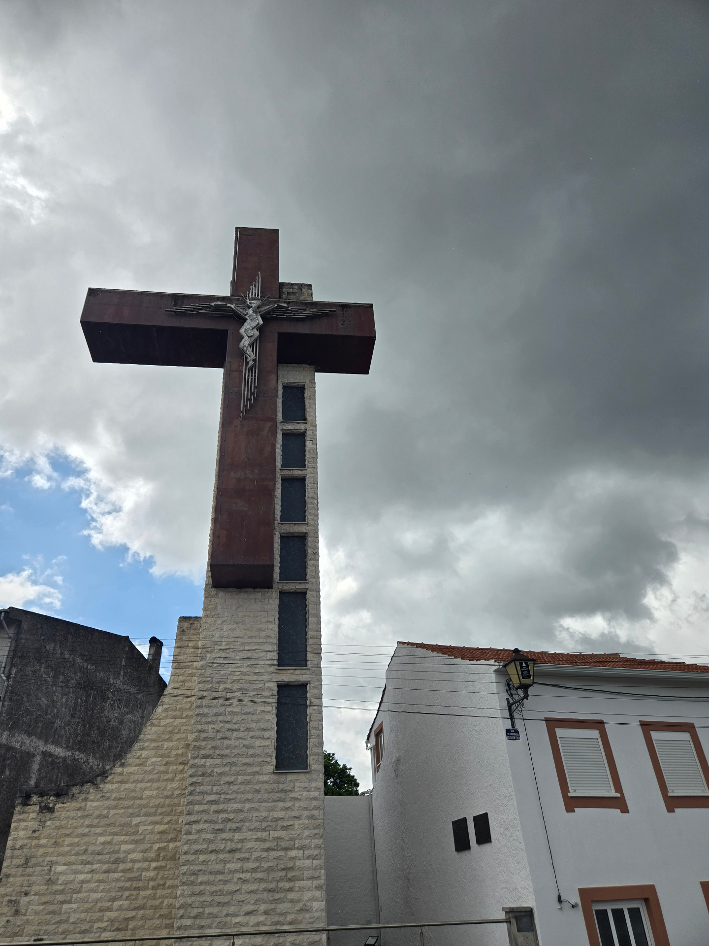 The Cruzeiro cross above Poiares